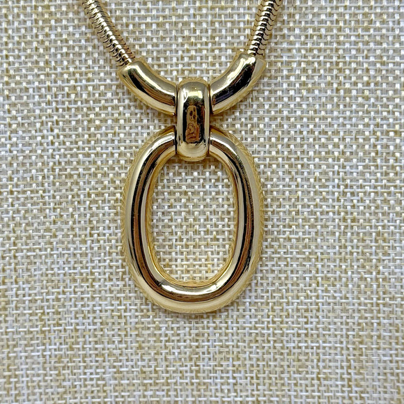 Vintage Monet Gold Tone Door Knocker Pendant Snake Chain Necklace - Picture 2 of 9